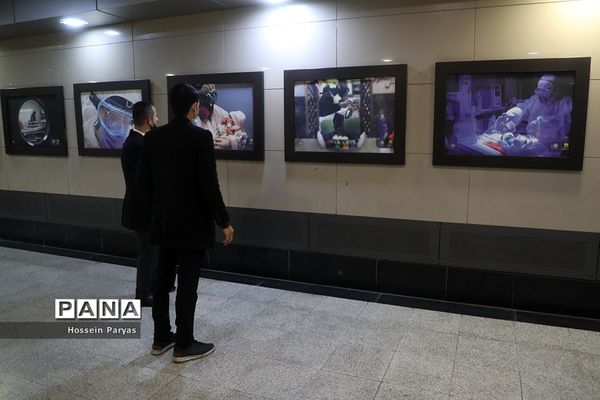 افتتاح نمایشگاه عکس مدافعان سلامت و تقدیر از پرستاران