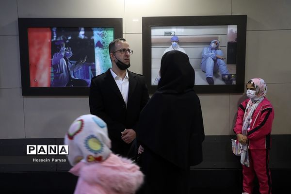 افتتاح نمایشگاه عکس مدافعان سلامت و تقدیر از پرستاران