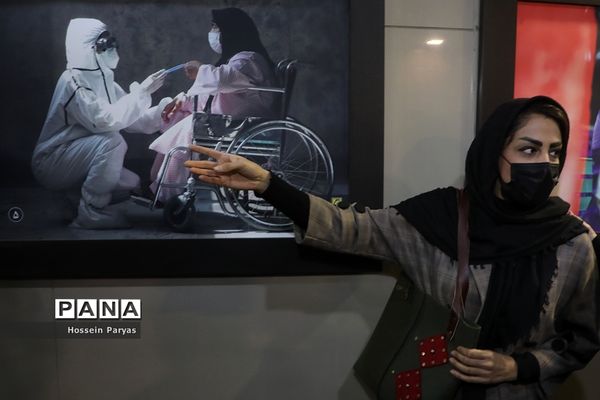 افتتاح نمایشگاه عکس مدافعان سلامت و تقدیر از پرستاران