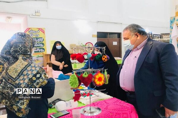 نمایشگاه و فروشگاه صنایع دستی و هنرهای خانگی دانش‌آموزان  در پژوهش سرای دانش‌آموزی شهید خوشبخت بوشهر