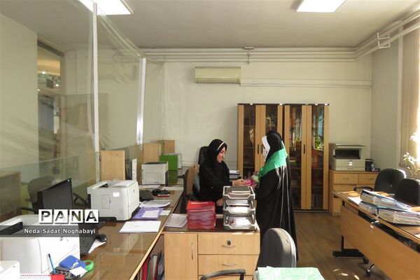 تبریک دانش‌آموزان قاری و حافظ قرآن منطقه ۸ به کارکنان اداری منطقه