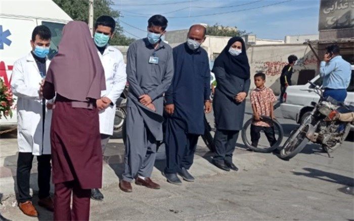 تقدیر دانش‌آموزان از پرستاران درمانگاه سیدالشهدا چابهار