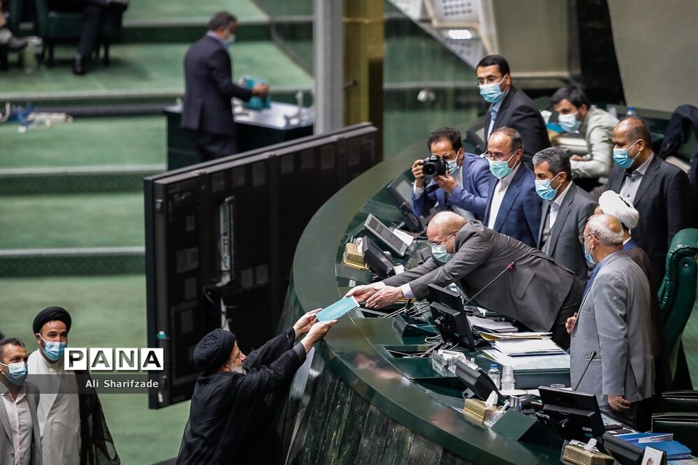 جزئیات بودجه ۱۴۰۱؛ رشد 29 درصدی حقوق و اختصاص 25 هزار میلیارد برای رتبه‌بندی معلمان