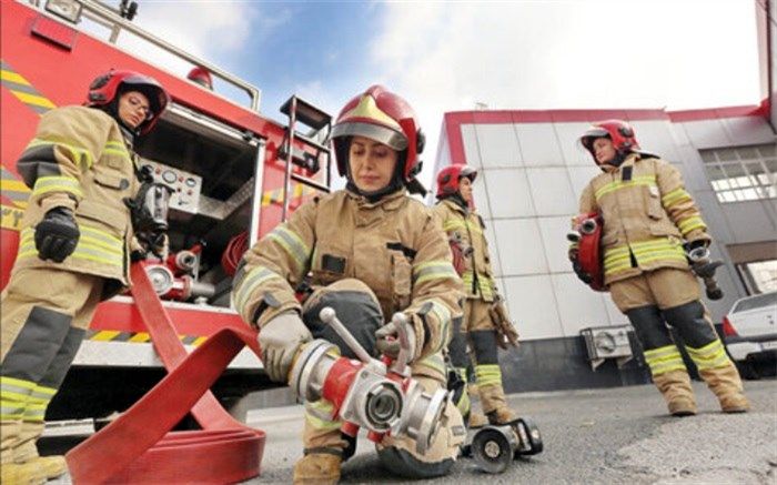 ۱۶ زن آتش‌نشان می‌شوند