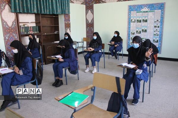 آموزش حضوری در دبیرستان ام ابیها شهرستان بوشهر