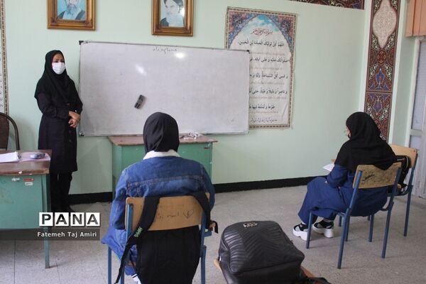آموزش حضوری در دبیرستان ام ابیها شهرستان بوشهر