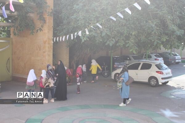 آموزش حضوری در دبستان هیات امنایی معینی