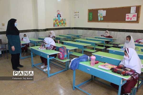 آموزش حضوری در دبستان هیات امنایی معینی