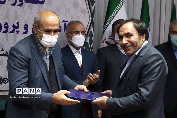 آیین تجلیل از پژوهشگران، فناوران و معلمان پژوهنده آموزش و پرورش آذربایجان شرقی