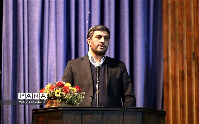 معلمی که خودش در حال رشد فکری است، باعث رشد دانش‌آموزان می‌شود