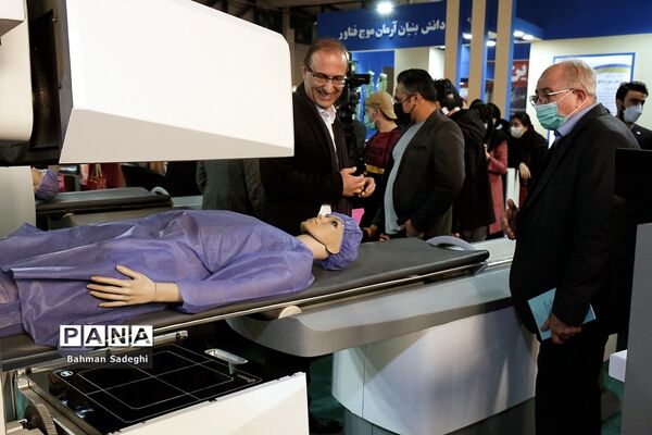 افتتاح نمایشگاه دستاوردهای پژوهشی و تجهیزات ایران ساخت