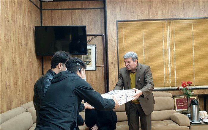 اهدای ۵۵۰ تبلت به دانش‌آموزان محروم توسط گروه خیرین فرشته‌های روستا