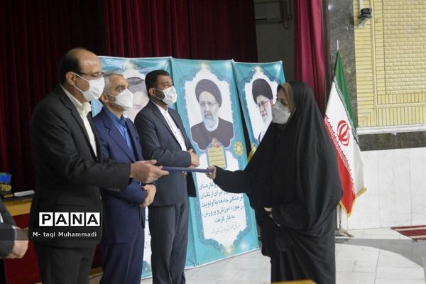 تجلیل از معلمان پژوهشگر و دانش‌آموزان پرسشگر آموزش و پرورش استان بوشهر