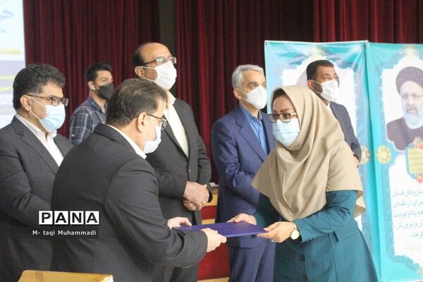 تجلیل از معلمان پژوهشگر و دانش‌آموزان پرسشگر آموزش و پرورش استان بوشهر