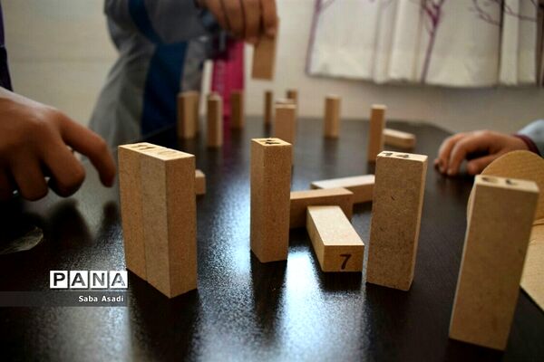 برگزاری مسابقات بازی‌های فکری سرگرمی رویش در شهر گله‌دار