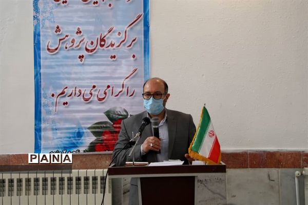 آیین نمادین نواختن زنگ هفته پژوهش در آموزش و پرورش ناحیه ۲مشهد