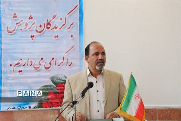 آیین نمادین نواختن زنگ هفته پژوهش در آموزش و پرورش ناحیه ۲مشهد