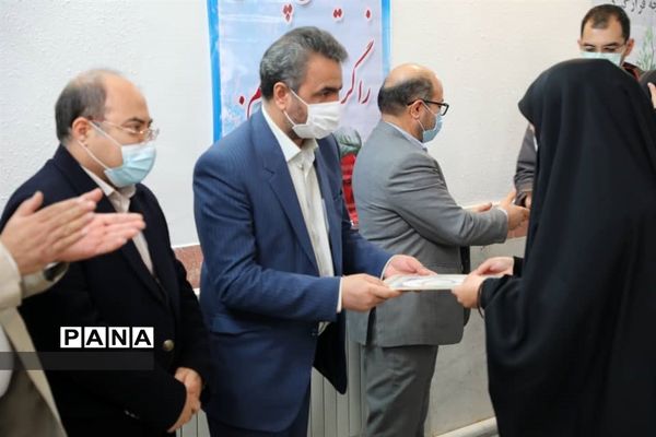 آیین نمادین نواختن زنگ هفته پژوهش در آموزش و پرورش ناحیه ۲مشهد