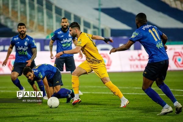 دیدار تیم های استقلال و سپاهان