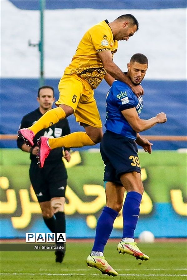 دیدار تیم های استقلال و سپاهان