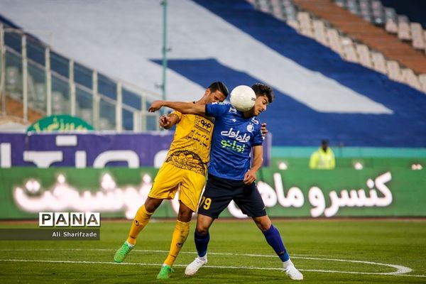 دیدار تیم های استقلال و سپاهان