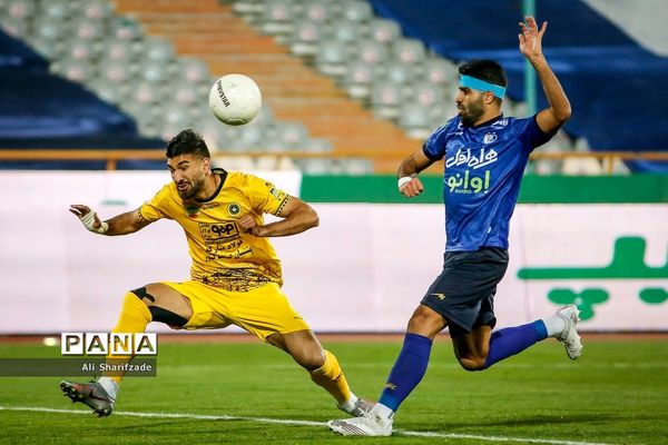 دیدار تیم های استقلال و سپاهان