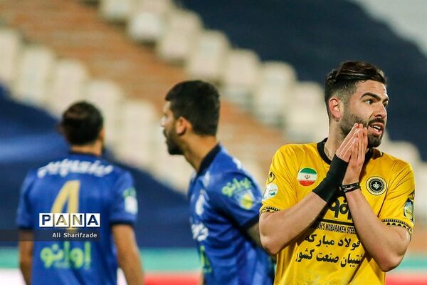دیدار تیم های استقلال و سپاهان