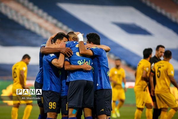 دیدار تیم های استقلال و سپاهان