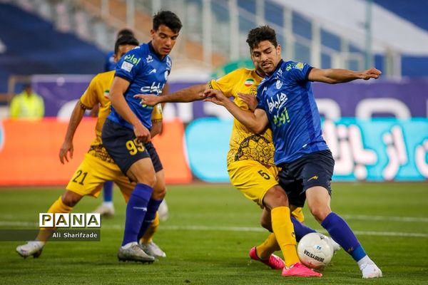 دیدار تیم های استقلال و سپاهان