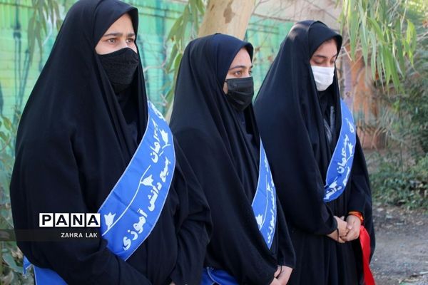 یادواره لاله‌های روشن در دبیرستان امامت قم