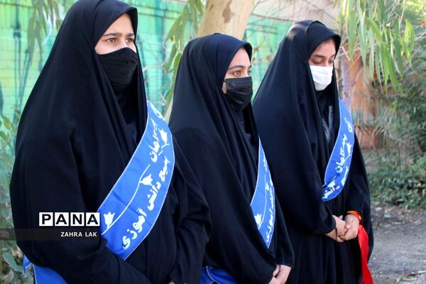 یادواره لاله‌های روشن در دبیرستان امامت قم