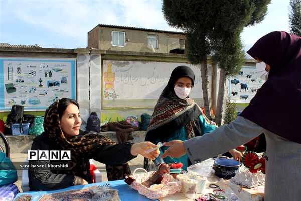 بازارچه صنایع دستی و غذاهای سنتی در دبستان تربیت گلوگاه