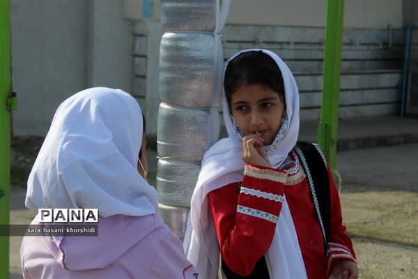 بازارچه صنایع دستی و غذاهای سنتی در دبستان تربیت گلوگاه