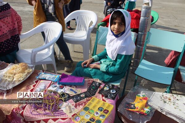 بازارچه صنایع دستی و غذاهای سنتی در دبستان تربیت گلوگاه