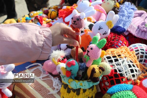 بازارچه صنایع دستی و غذاهای سنتی در دبستان تربیت گلوگاه