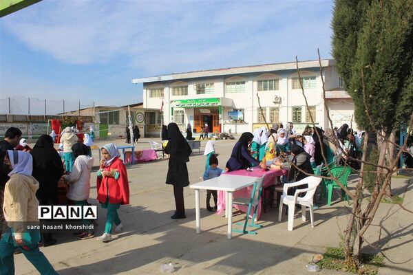 بازارچه صنایع دستی و غذاهای سنتی در دبستان تربیت گلوگاه