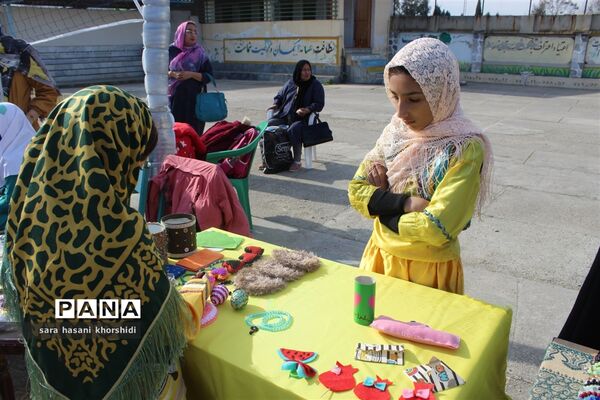 بازارچه صنایع دستی و غذاهای سنتی در دبستان تربیت گلوگاه