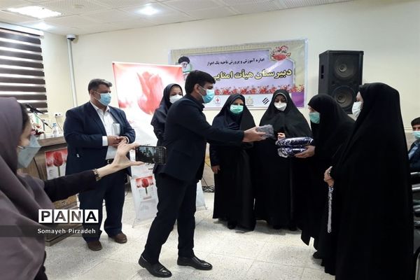 برگزاری یادواره لاله‌های روشن در ناحیه یک اهواز