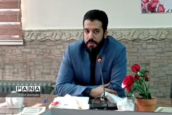تجلیل از برگزیدگان استانی مسابقات دانش‌آموزی در قرچک