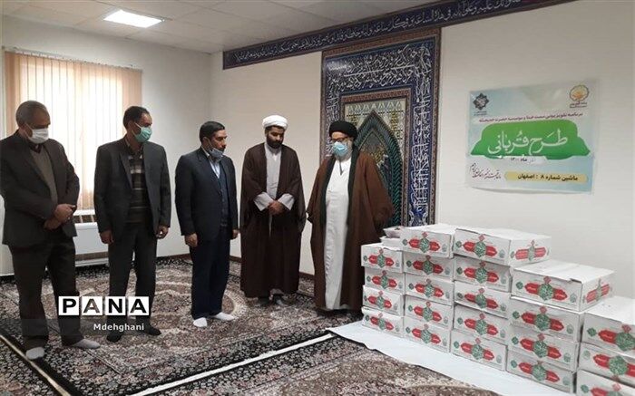 نیازمندان  نائین میهمان سفره حضرت زهرا هستند