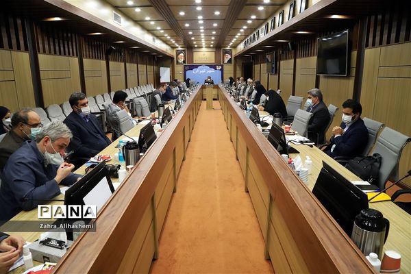 نشست هم‌اندیشی شناسایی آسیب‌های دوران کرونا