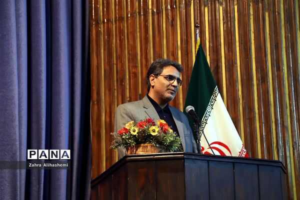 آیین تجلیل از معلمان پژوهنده برتر شهر تهران