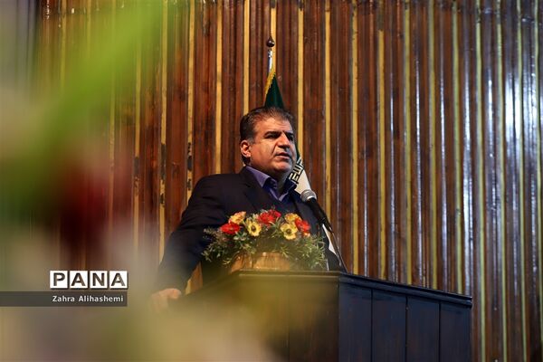 آیین تجلیل از معلمان پژوهنده برتر شهر تهران