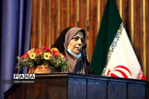 آیین تجلیل از معلمان پژوهنده برتر شهر تهران