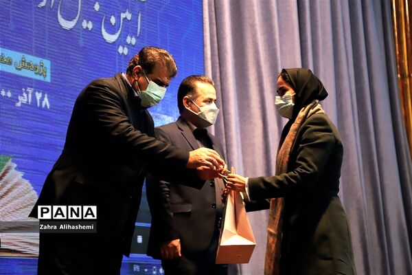 آیین تجلیل از معلمان پژوهنده برتر شهر تهران