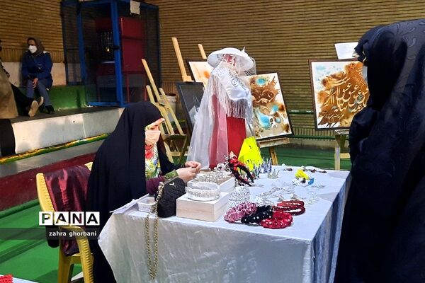 برگزاری نمایشگاه عرضه و فروش محصولات کارآفرینان شهرستان دماوند