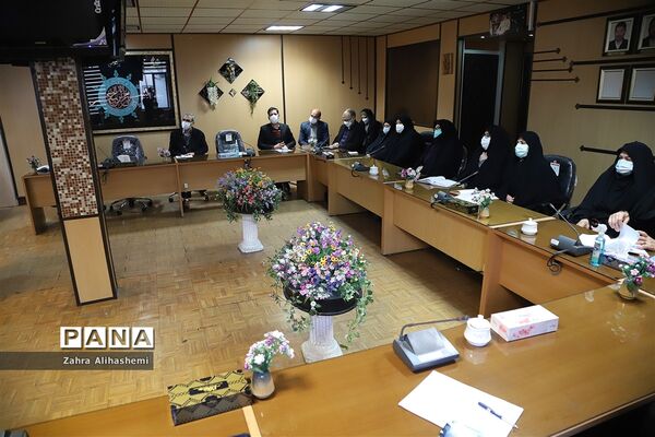 نشست تخصصی با منتخب مدیران مدارس منطقه ۹