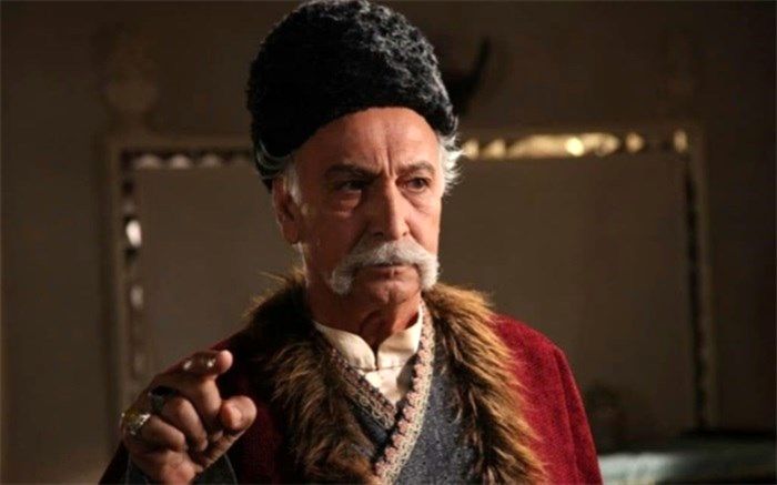 خانی  که از پوسته‌اش خارج می‌شود