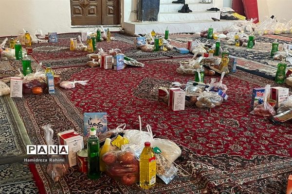 توزیع بسته‌های کمک‌ مومنانه در بین افراد کم برخوردار منطقه ۱۵