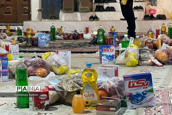 توزیع بسته‌های کمک‌ مومنانه در بین افراد کم برخوردار منطقه ۱۵